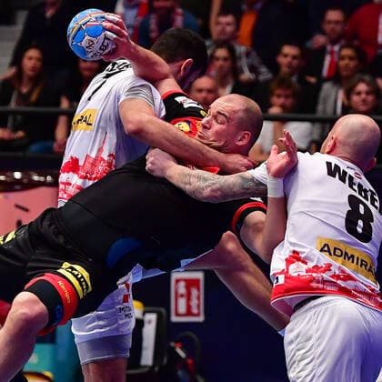 European Handball Championship Main Round, 20 01 2020, Austria Germany, Stadthalle, Vienna Paul Drux Germany, 95 Robert Weber Austria, 8 Action Attack Emotions, 20 01 2020, Vienna Austria, Handball, Tournament, European Championship 2020 xshx
