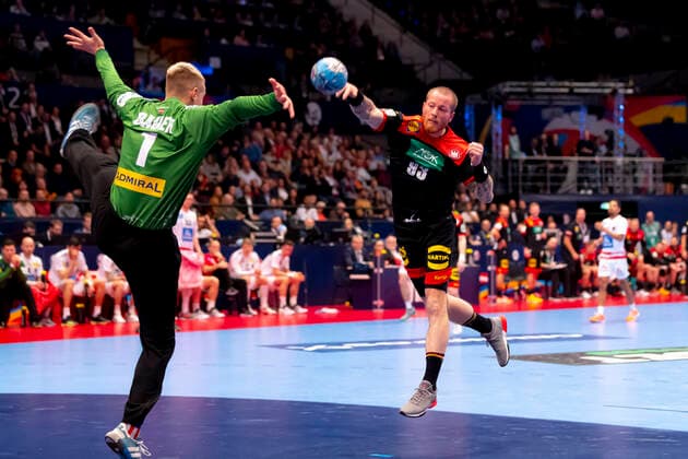 Patrick Zieker No. 93, Germany in counterattack against Thomas Bauer No. 1, Austria Austria vs. Germany, Handball, main round, EHF Euro 2020, 20 01 20 Vienna Vienna Austria Copyright: xAgentur54Gradx xFelixxKoenigx