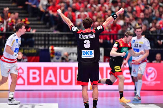 European Handball Championship Main Round, 20 01 2020, Austria Germany, Stadthalle, Vienna Uwe Gensheimer Germany, 3 cheers for the transformed seven-meter by Tobias Reichmann Germany, 9 goals cheers emotions success, 20 01 2020, Vienna Austria, Handball, Tournament, European Championship 2020 xshx