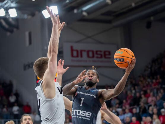 Germany, Bamberg, Brose Arena, 21 01 2020, emspor, emonline, despor, deonline, Brose Bamberg vs. VEF Riga, Basketball, Champions League Bild v l Arturs Kurucs VEF Riga , Paris Lee Brose Bamberg and Kristijan Krajina VEF Riga Copyright: HMBxMedia xHeikoxBecker