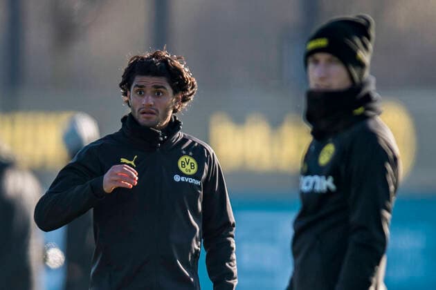 Football 1 Bundesliga, Season 2019 2020, Training of Borussia Dortmund on 21 01 2020 in Dortmund North Rhine-Westphalia Mahmoud Dahoud l and Marco Reus watch Copyright: xKirchner Inderliedx