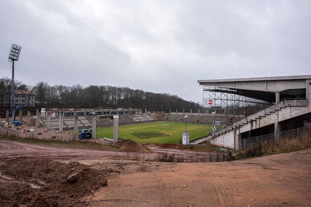 10 01 2020, xfux, soccer test match, 1 FC Saarbruecken SV Darmstadt 98, emonline, emspor, v l view, overview stadium in Ludwigspark construction site new building construction works construction turf pitch tribune Raenge Arena stadium new building stadium construction Saarbruecken concrete earth construction works DFL DFB REGULATIONS PROHIBIT ANY USE OF PHOTOGRAPHS as IMAGE SEQUENCES and or QUASI VIDEO Saarbruecken