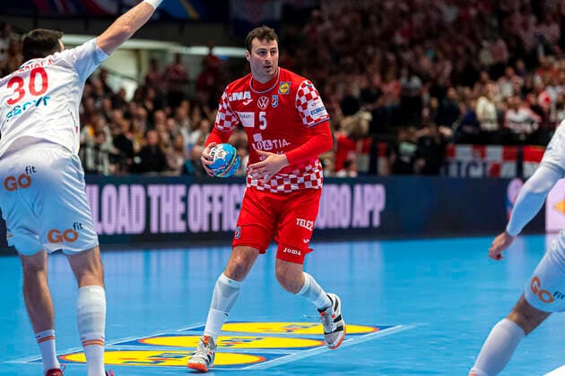 Handball, Men EM 2020, Main Round, Group 1, Croatia Spain v le Gedeon Guardiola Villaplana Spain , Domagoj Duvnjak Croatia THW Kiel Vienna Stadthalle Vienna Austria
