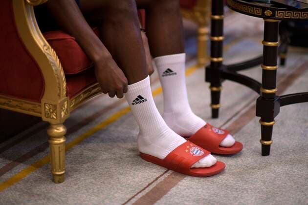 08 01 2020, Soccer 1 Bundesliga 2019 2020, FC Bayern Munich in winter training camp in Doha, Qatar training on 4 days, David Alaba FC Bayern Munich in Adidas Adiletten with white socks at press conference
