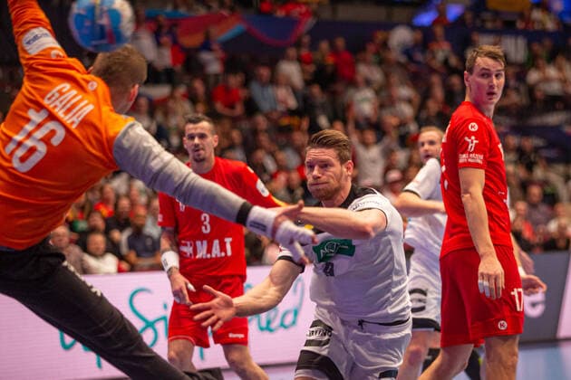 HANDBALL - EHF EURO 2020 VIENNA,AUSTRIA,22.JAN.20 - HANDBALL - EHF European Men s Handball Championship 2020, main round, CZE vs GER. Image shows Martin Galia (CZE) and Tobias Reichmann (GER). GEPAxpictures xDavidxBitzen