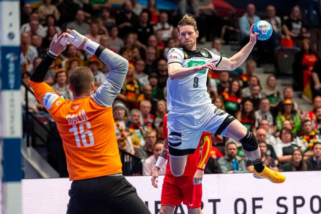 Handball, Men EM 2020, Main Round, Group 1, Czech Republic Germany from left goalkeeper Martin Galia Czech Republic , Tobias Reichmann Germany MT Melsungen Vienna Stadthalle Vienna Austria