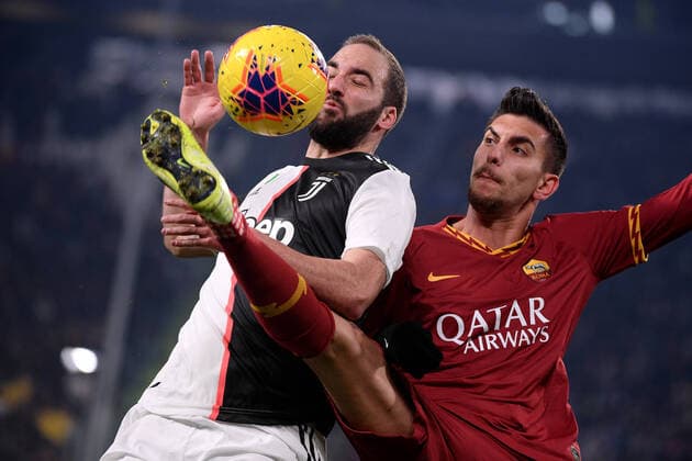 Bilder des Jahres 2020, Sport 01 Januar Sport Themen der Woche KW04 Gonzalo Higuain of Juventus , Lorenzo Pellegrini of AS Roma Torino 22 01 2020 Juventus Stadium Football Italy Cup 2019 2020 Juventus FC - AS Roma Photo Federico Tardito Insidefoto federicoxtardito