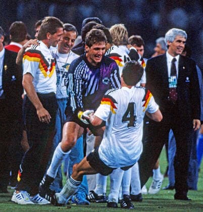 Deutschland - Argentinien Italien, Rom, 08.07.1990, Fussball, FIFA WM 1990 in Italien, Finale, DFB Deutschland - Argentinien (1:0): v.l. Bodo Illgner, Jürgen Kohler (beide Deutschland). *** Germany Argentina Italy, Rome, 08 07 1990, Football, FIFA World Cup 1990 in Italy, Final, DFB Germany Argentina 1 0 v l Bodo Illgner, Jürgen Kohler both Germany