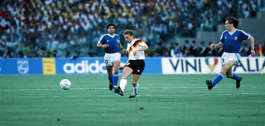 Deutschland - Argentinien Italien, Rom, 08.07.1990, Fussball, FIFA WM 1990 in Italien, Finale, DFB Deutschland - Argentinien (1:0): v.l. Diego Maradona (Argentinien), Thomas Häßler (Deutschland), Nestor Sensini (Argentinien). *** Germany Argentina Italy, Rome, 08 07 1990, Football, FIFA World Cup 1990 in Italy, Final, DFB Germany Argentina 1 0 v l Diego Maradona Argentina , Thomas Häßler Germany , Nestor Sensini Argentina