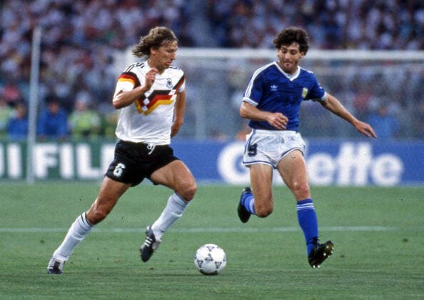 Deutschland - Argentinien Italien, Rom, 08.07.1990, Fussball, FIFA WM 1990 in Italien, Finale, DFB Deutschland - Argentinien (1:0): v.l. Guido Buchwald (Deutschland), Gustavo Dezotti (Argentinien). *** Germany Argentina Italy, Rome, 08 07 1990, Football, FIFA World Cup 1990 in Italy, Final, DFB Germany Argentina 1 0 v l Guido Buchwald Germany , Gustavo Dezotti Argentina