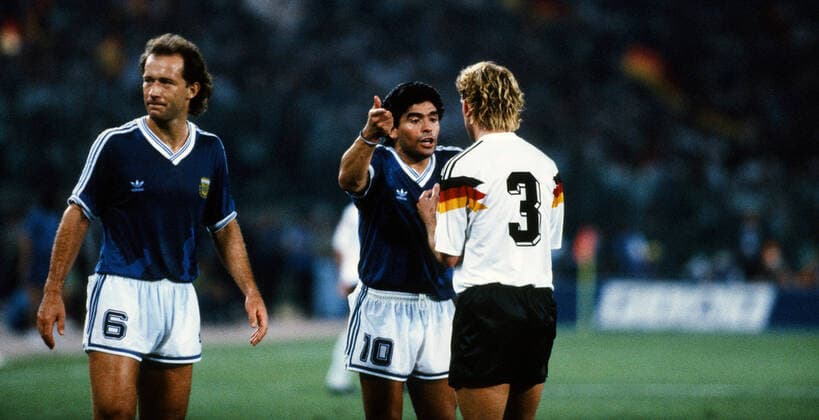 Deutschland - Argentinien Italien, Rom, 08.07.1990, Fussball, FIFA WM 1990 in Italien, Finale, DFB Deutschland - Argentinien (1:0): v.l. Diego Maradona (Argentinien), Andreas Brehme (Deutschland). *** Germany Argentina Italy, Rome, 08 07 1990, Football, FIFA World Cup 1990 in Italy, Final, DFB Germany Argentina 1 0 v l Diego Maradona Argentina , Andreas Brehme Germany