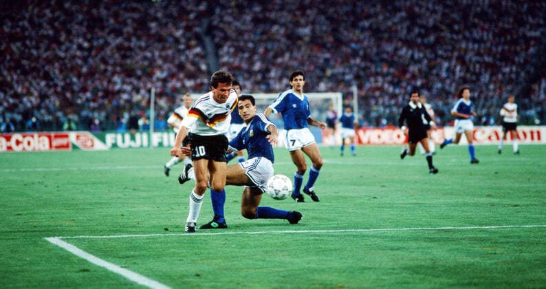 Deutschland - Argentinien Italien, Rom, 08.07.1990, Fussball, FIFA WM 1990 in Italien, Finale, DFB Deutschland - Argentinien (1:0): v.l. Lothar Matthäus (Deutschland), Jose Serrizuela (Argentinien). *** Germany Argentina Italy, Rome, 08 07 1990, Football, FIFA World Cup 1990 in Italy, Final, DFB Germany Argentina 1 0 v l Lothar Matthäus Germany , Jose Serrizuela Argentina