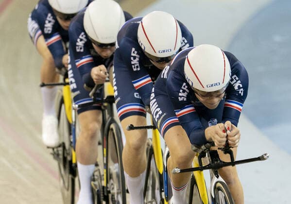 January 24, 2020, Milton, Ontario, Canada: France s Clara Copponi leads her team during the first round of women s team pursuit at the Tissot Track cycling, Rad, Radsport, Bahnrad, Bahn World Cup in Milton, Ontario on Friday, January 24, 2020. Cycling 2020 - Tissot Track Cycling World Cup - Canada - ZUMAp131 20200124_zap_p131_027 Copyright: xPeterxPowerx