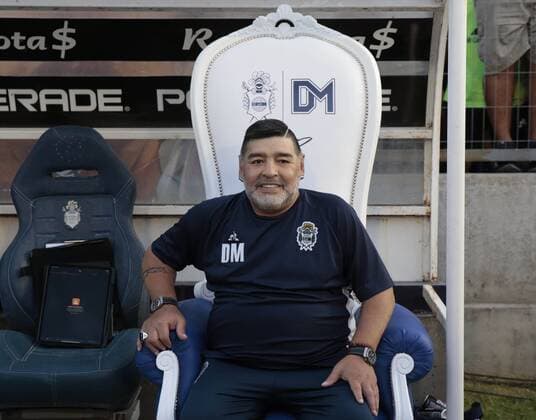 Sport Bilder des Tages Technical director of Gimnasia y Esgrima, Diego Maradona, during a match between Gimnasia y Esgrima and Vélez Sarfield for the Argentine Football Super League, at the Juan Carmelo Zerillo Stadium in La Plata, Buenos Aires, Argentina, 24 January 2020. Gimnasia y Esgrima vs. Velez Sarfield !ACHTUNG: NUR REDAKTIONELLE NUTZUNG!  Copyright: xDemianxAldayxEstevezx AME5040 20200125-637155095993211968
