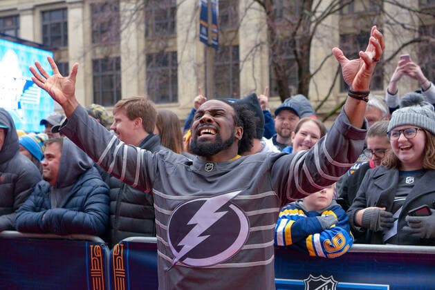 Jan 24, 2020: Xavier Woods hams it up on the runway during the National Hockey League Red Carpet for the All Star Weekend held at the Enterprise Center in St. Louis City, MO CSM NHL, Eishockey Herren, USA 2020: NHL All Star Red Carpet Arrival Jan 24 - ZUMAc04_ 20200124_zaf_c04_558 Copyright: xRichardxUlreichx