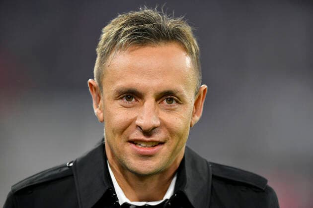 Before the start of the game Rafinha FC Bayern Munich FCB vs FC Schalke 04 S04 Squires 25 01 2020 DFL REGULATIONS PROHIBIT ANY USE OF PHOTOGRAPHS AS IMAGE SEQUENCES AND OR QUASI VIDEO FC Bayern Munich FCB vs FC Schalke 04 S04