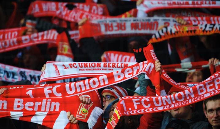 Fussball DFL 1.Bundesliga Berlin 25.01.2020 19 Spieltag Stadion an der Alten Foersterei 1 FC Union Berlin geg FC Augsburg 2 : 0 UNION FAN FANS FANSCHALS SCHALS Union Berlin FDGB POKALSIEGER 1968 *** Football DFL 1 Bundesliga Berlin 25 01 2020 19 Matchday Stadion an der Alten Foersterei 1 FC Union Berlin geg FC Augsburg 2 0 UNION FANS FANS FANSCHALS SCHALS Union Berlin FDGB POKALSIEGER 1968