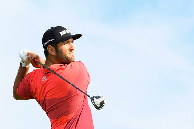 LA JOLLA, CA - JANUARY 24: Jon Rahm tees off on the 2nd hole on the South Course during the second round of the Farmers Insurance Open golf tournament at Torrey Pines Municipal Golf Course on January 24, 2020. (Photo by Brian Rothmuller Icon Sportswire) GOLF: JAN 24 PGA, Golf Herren - Farmers Insurance Open Icon200124051