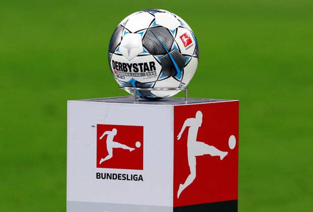 Derbystar, Ball, Bundesligaball, Logo, Wappen, Symbolfoto Fussball Allianz Arena München FC Bayern München - FC Schalke 04 25.02.2020 *** Derby star, ball, Bundesliga ball, logo, coat of arms, symbol photo Football Allianz Arena Munich FC Bayern Munich FC Schalke 04 25 02 2020