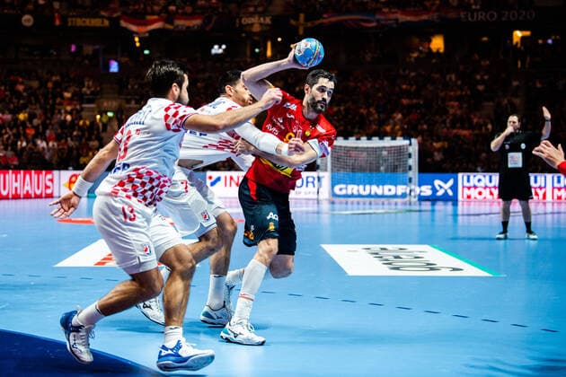 200126 Raul Entrerrios Rodriguez of Spain and Luka Stepanic of Croatia during the EHF European Handball Championship final between Spain and Croatia on January 26, 2020 in Stockholm,  Copyright: JESPERxZERMAN BB200126JZ009