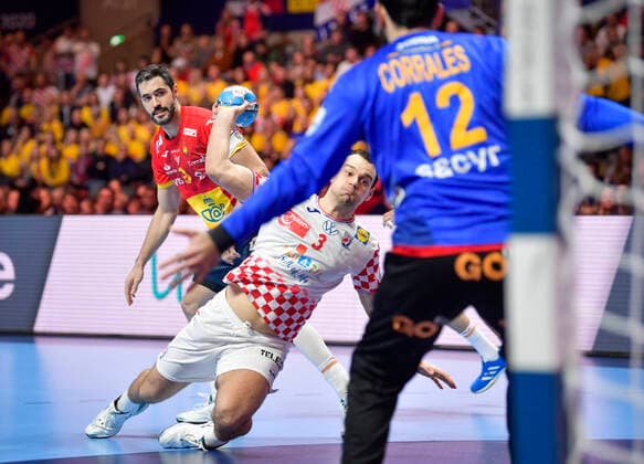 Croatia s Marino Maric C scores the opening goal at Spain s goalkeeper Rodrigo Rodal Corrales during the Men s European Handball Championship final match between Spain and Croatia in Stockholm, Sweden, on Jan 26, 2020 Stockholm Sverige HANDBALL x10040x,  Copyright: xAndersxWiklund TTx EHF HANDBALL FINAL ESP-CRO