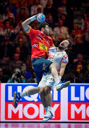 Spain s Iosu Goni Leoz tL and Croatia s och Zlatko Horvat in action during the Men s European Handball Championship final match between Spain and Croatia in Stockholm, Sweden, on Jan 26, 2020 Stockholm Sverige HANDBALL x10040x,  Copyright: xAndersxWiklund TTx EHF HANDBALL FINAL ESP-CRO