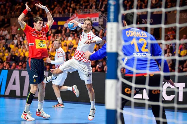 Spain s Viran Morros de Argila L and Croatia s Igor Karacic with the ball during the Men s European Handball Championship final match between Spain and Croatia in Stockholm, Sweden, on Jan 26, 2020 Stockholm Sverige HANDBALL x10040x,  Copyright: xAndersxWiklund TTx EHF HANDBALL FINAL ESP-CRO