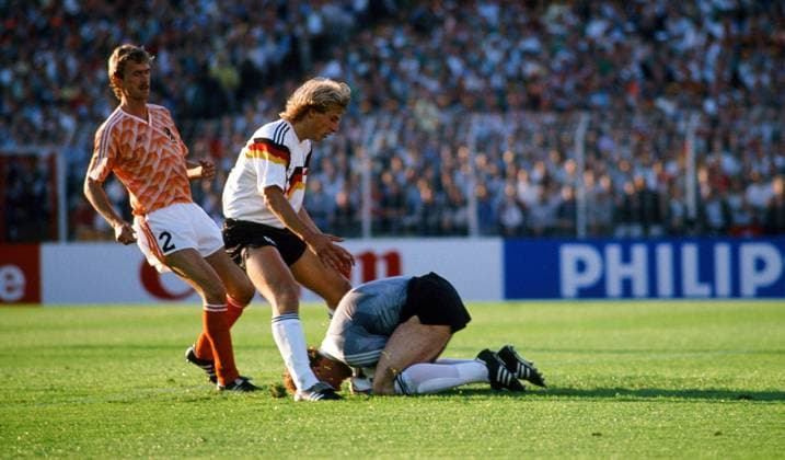 Germany Netherlands Germany, Hamburg, 21 06 1988, football, UEFA Euro 1988 in Germany, semi-finals, Germany Netherlands 1 2 v l Adrie van Tiggelen Netherlands , Jürgen Klinsmann Germany , Hans van Breukelen Netherlands