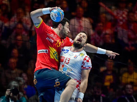 Spain s Iosu Goni Leoz tL and Croatia s och Zlatko Horvat in action during the Men s European Handball Championship final match between Spain and Croatia in Stockholm, Sweden, on Jan 26, 2020 Stockholm Sverige HANDBALL x10040x,  Copyright: xAndersxWiklund TTx EHF HANDBALL FINAL ESP-CRO
