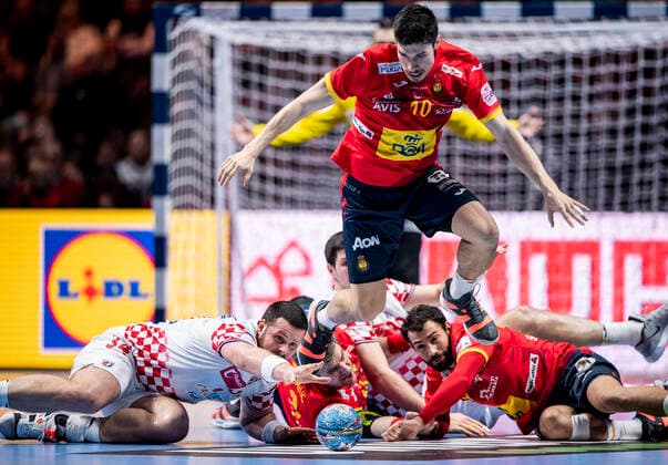 200126 Ilija Brozovic of Croatia and Alex Dujshebaev Dovichebaeva of Spain during the EHF European Handball Championship final between Spain and Croatia on January 26, 2020 in Stockholm,  Copyright: JESPERxZERMAN BB200126JZ095