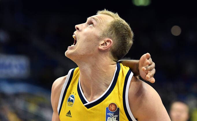 Bilder des Jahres 2020, Sport 01 Januar Sport Themen der Woche KW05 Luke Sikma (ALBA), ALBA Berlin - HAKRO Merlins Crailsheim Basketball, easy Credit BBL , Herren, Maenner, Männer, men, Saison 2019 2020 Berlin, 27.1.2020, Mercedes-Benz Arena *** Luke Sikma ALBA , ALBA Berlin HAKRO Merlins Crailsheim Basketball, easy Credit BBL , men, men, men, men, season 2019 2020 Berlin, 27 1 2020, Mercedes Benz Arena