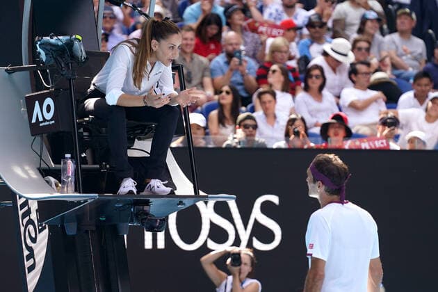 AUSTRALIAN OPEN DAY 9, Roger Federer of Switzerland remonstrates with chair umpire Marijana Veljovic after receiving a code violation during his fifth round match against Tennys Sandgren of the USA on day nine of the Australian Open tennis tournament at Rod Laver Arena in Melbourne, Tuesday, January 28, 2020. ( NO ARCHIVING, EDITORIAL USE ONLY, NO USE IN BOOKS WITHOUT CONSENT MELBOURNE VIC AUSTRALIA  Copyright: xDAVExHUNTx 20200128001445159110