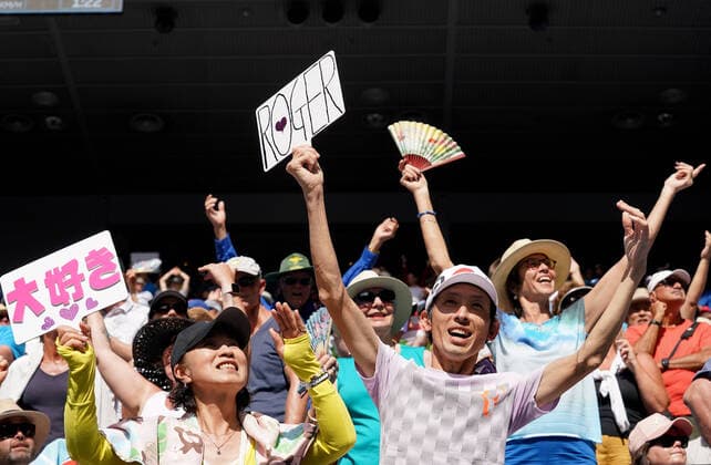 AUSTRALIAN OPEN DAY 9, Spectators are seen in the crowd during the fifth round match between Roger Federer of Switzerland and Tennys Sandgren of the USA on day nine of the Australian Open tennis tournament at Rod Laver Arena in Melbourne, Tuesday, January 28, 2020. ( NO ARCHIVING, EDITORIAL USE ONLY, NO USE IN BOOKS WITHOUT CONSENT MELBOURNE VIC AUSTRALIA  Copyright: xDAVExHUNTx 20200128001445160598