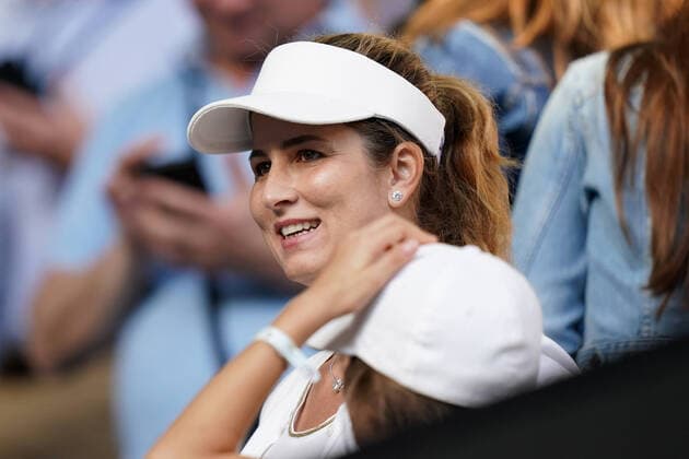 AUSTRALIAN OPEN DAY 9, Mirka Federer watches on fter her husband Roger Federer of Switzerland won his fifth round match against Tennys Sandgren of the USA on day nine of the Australian Open tennis tournament at Rod Laver Arena in Melbourne, Tuesday, January 28, 2020. ( NO ARCHIVING, EDITORIAL USE ONLY, NO USE IN BOOKS WITHOUT CONSENT MELBOURNE VIC AUSTRALIA  Copyright: xMICHAELxDODGEx 20200128001445169574