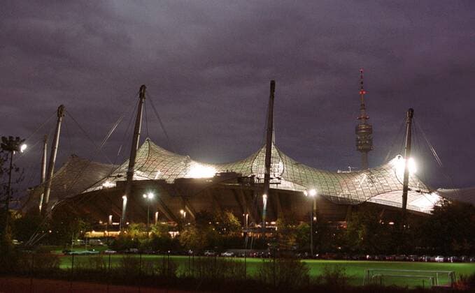 Football 1 Bundesliga 2000 2001 10 Matchday 29 10 2000 TSV 1860 Munich vs. Hertha BSC Berlin 0 1 Munich Olympic Stadium in the Blue Hour in glaring floodlight
