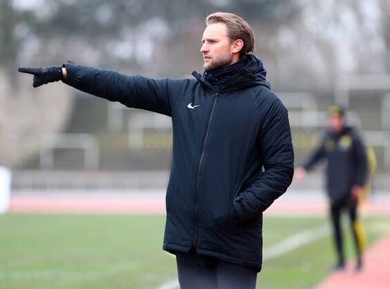 Saturday 25 01 2020, Season 2019 20, 22 Matchday of the Regionalliga West in the Stadion Rote Erde, BVB 09 Borussia Dortmund II Wuppertaler SV, Pascal Bieler Trainer, WSV gives instructions to his team