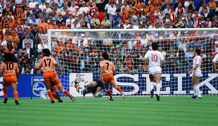 UDSSR Netherlands Germany, Munich, 215 06 1988, Football, UEFA Euro 1988 in Germany, Final, UDSSR Netherlands 0 2 Hans van Breukelen Netherlands holds penalty by Igor Belanov UDSSR