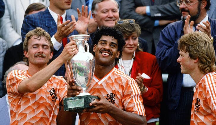 UDSSR Netherlands Germany, Munich, 215 06 1988, Football, UEFA Euro 1988 in Germany, Final, UDSSR Netherlands 0 2 v l Adrie van Tiggelen, Frank Rijkaard both Netherlands with the EM Cup