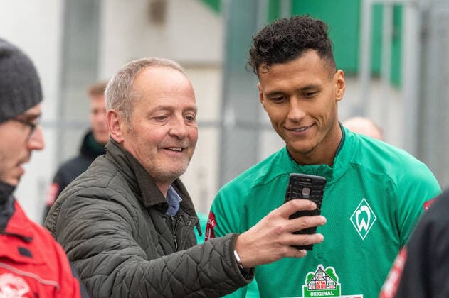 GER, 1 FBL, Werder Bremen final training 31 01 2020, training grounds at the wohninvest WESERSTADION,, Bremen, GER, 1 FBL, Werder Bremen final training, in the picture Selfie with Davie Selke new member SV Werder Bremen nordphotoxKokenge nph00001