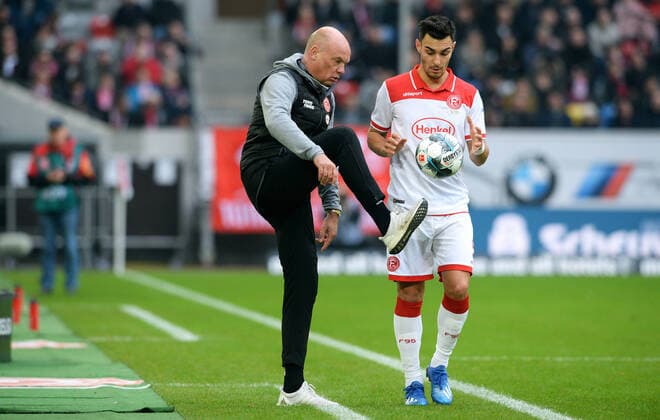 Fussball, Bundesliga, Deutschland, Herren, Saison 2019 2020, 20. Spieltag, Merkur-Spiel-Arena Düsseldorf, Fortuna Düsseldorf, F95 (weiss) - Eintracht Frankfurt (schwarz); Cheftrainer Uwe Rösler (F95), Kaan Ayhan (F95). Aktion DFB DFL REGULATIONS PROHIBIT ANY USE OF PHOTOGRAPHS AS IMAGE SEQUENCES AND OR QUASI-VIDEO *** Football, Bundesliga, Germany, Men, Season 2019 2020, 20 Matchday, Merkur Spiel Arena Düsseldorf, Fortuna Düsseldorf, F95 white Eintracht Frankfurt black Head Coach Uwe Rösler F95 , Kaan Ayhan F95 Aktion DFB DFL REGULATIONS PROHIBIT ANY USE OF PHOTOGRAPHS AS IMAGE SEQUENCES AND OR QUASI VIDEO