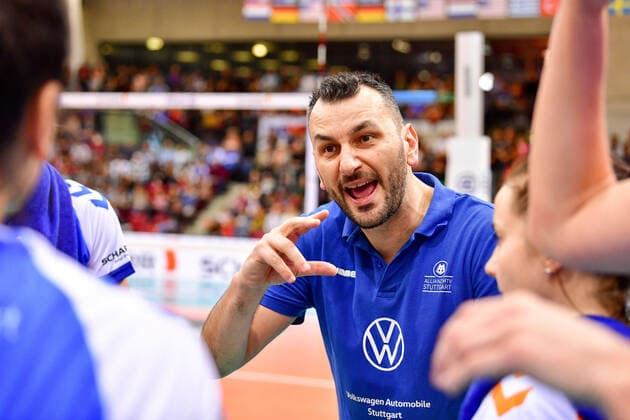VBL Allianz MTV Stuttgart vs SC Potsdam 01 02 20 Allianz MTV Stuttgart, Volleyball, Bundesliga, Women, Season 2019 20, in blue, against SC Potsdam in black , Coach Giannis Athanasopoulos Copyright: xBEAUTIFULxSPORTS TomxBlochx