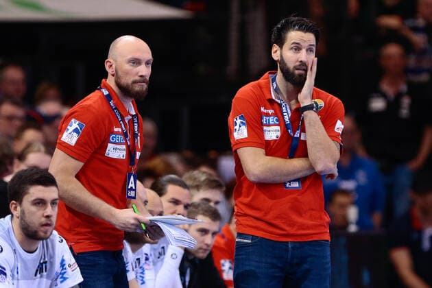 02 02 2020, xtgx, Handball Liqui Moly HBL, SG Flensburg Handewitt SC Magdeburg emspor, v l Yves Grafenhorst Magdeburg, Co Coach , Bennet Wiegert Magdeburg, Coach gives instructions, gesticulate with the arms, gesticulate, gives instructions Flensburg