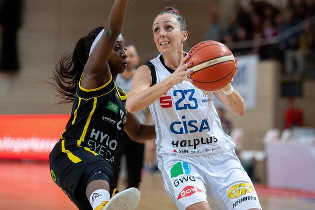Snezana Aleksic 23, GISA Lions SV Halle vs Seraphina Asuamah Kofoh Saarlouis GISA Lions SV Halle vs inexio Royals Saarlouis Basketball 1 Bundesliga ERDGAS Sportarena Halle Saale 02 02 2020 Photo Holger John Sachsen Anhalt Germany