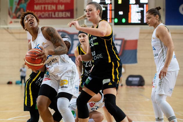 Christin Yuri Mercer 25, GISA Lions SV Halle under the basket GISA Lions SV Halle vs inexio Royals Saarlouis Basketball 1 Bundesliga ERDGAS Sportarena Halle Saale 02 02 2020 Photo Holger John Sachsen Anhalt Germany