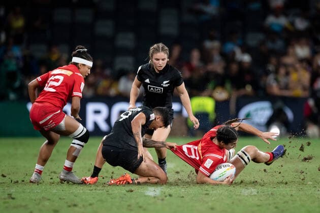 PARRAMATTA, NSW - FEBRUARY 02: Bianca Farella of Canada is tackled by Gayle Broughton of New Zealand during the Cup Final, Match 26 between New Zealand and Canada the HSBC Women s Sydney Sevens Rugby on February 02, 2020 at Bankwest Stadium in Sydney, Australia. (Photo by Speed Media Icon Sportswire) RUGBY: FEB 02 Women s Sydney Sevens Icon2002023708