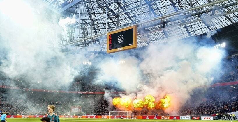 2020 Bilder des Jahres, Sport 02 Februar Sport Themen der Woche KW05 Sport Bilder des Tages AMSTERDAM , 02-02-2020 , JohanCruyff Arena , Season 2019 2020 , Dutch Football Eredivisie match Ajax - PSV 1-0. Fireworks at the F-side Ajax - PSV  x6643032x Copyright:
