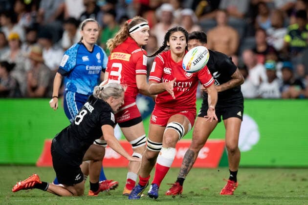 PARRAMATTA, NSW - FEBRUARY 02: Bianca Farella of Canada passes the ball during the Cup Final, Match 26 between New Zealand and Canada the HSBC Women s Sydney Sevens Rugby on February 02, 2020 at Bankwest Stadium in Sydney, Australia. (Photo by Speed Media Icon Sportswire) RUGBY: FEB 02 Women s Sydney Sevens Icon2002023780