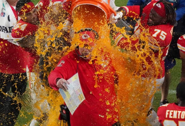 Sport Bilder des Tages Kansas City Chiefs head coach Andy Reid is dunked with sports drink during a 31-20 win over the San Francisco 49ers in Super Bowl LIV at the Hard Rock Stadium in Miami Gardens on Sunday, February 2, 2020.  SBP20200202641 JONxSOOHOO
