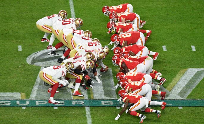 (200203) -- MIAMI, Feb. 3, 2020 -- Players of both sides compete during the NFL, American Football Herren, USA Super Bowl LIV football game between Kansas City Chiefs and San Francisco 49ers at Hard Rock Stadium in Miami, the United States, on Feb. 2, 2020. (SP)U.S.-MIAMI-NFL-SUPER BOWL WuxXiaoling 