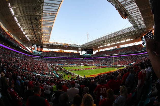 MIAMI GARDENS, FL - FEBRUARY 02: The San Francisco 49ers and the Kansas City Chiefs line up across their 24 yard lines for a moment of silence for Kobe and Gianna Bryant and the others killed in the helicopter crash as well as former NFL, American Football Herren, USA Hall of Fame player Chris Doleman prior to Super Bowl LIV on February 2, 2020 at Hard Rock Stadium in Miami Gardens, FL. (Photo by Rich Graessle PPI Icon Sportswire) NFL: FEB 02 Super Bowl LIV - Chiefs v 49ers Icon200202859